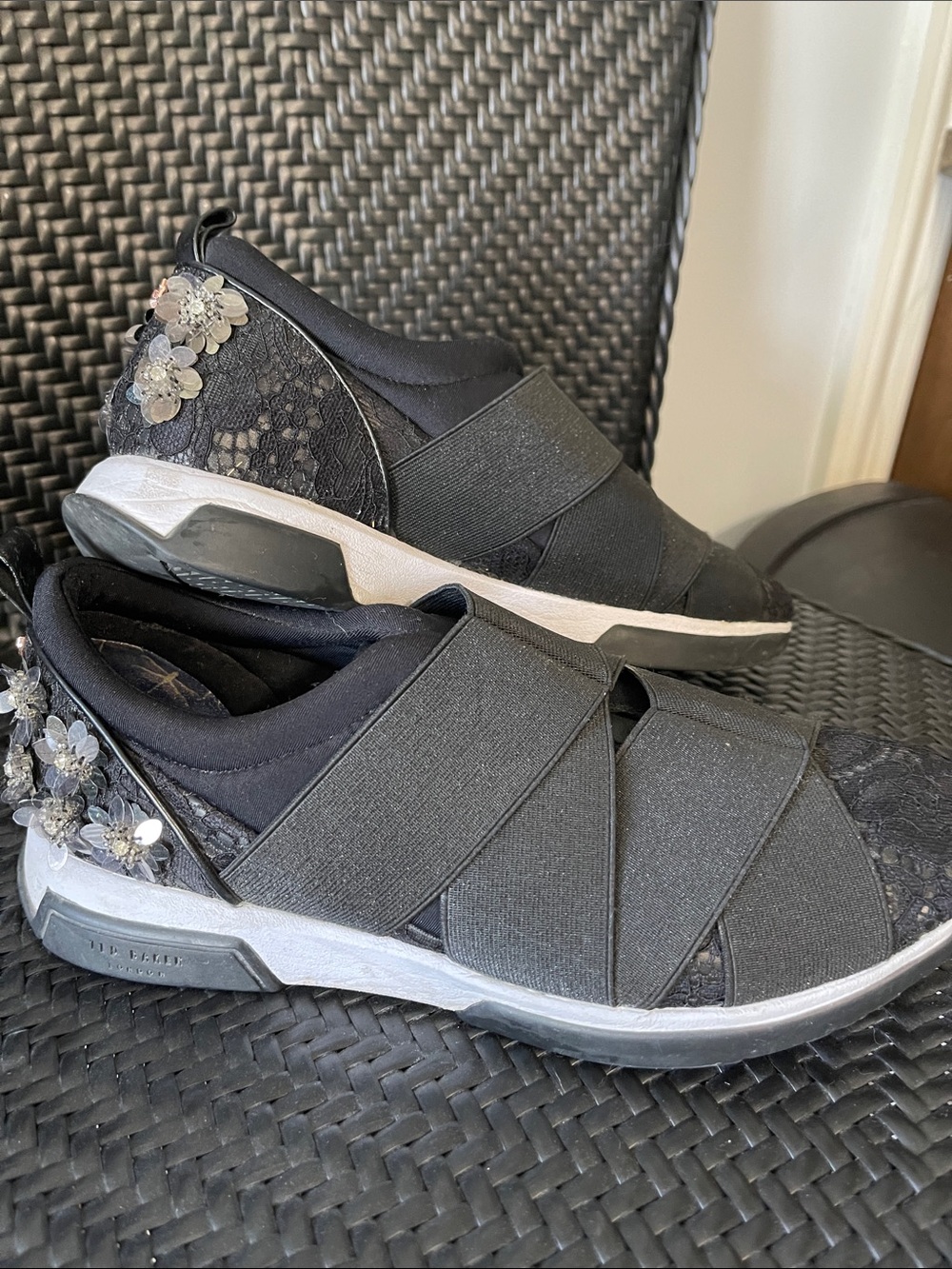 Ted Baker Women’s Black Slip-On Athletic Sneakers with Floral accent Size 8.5